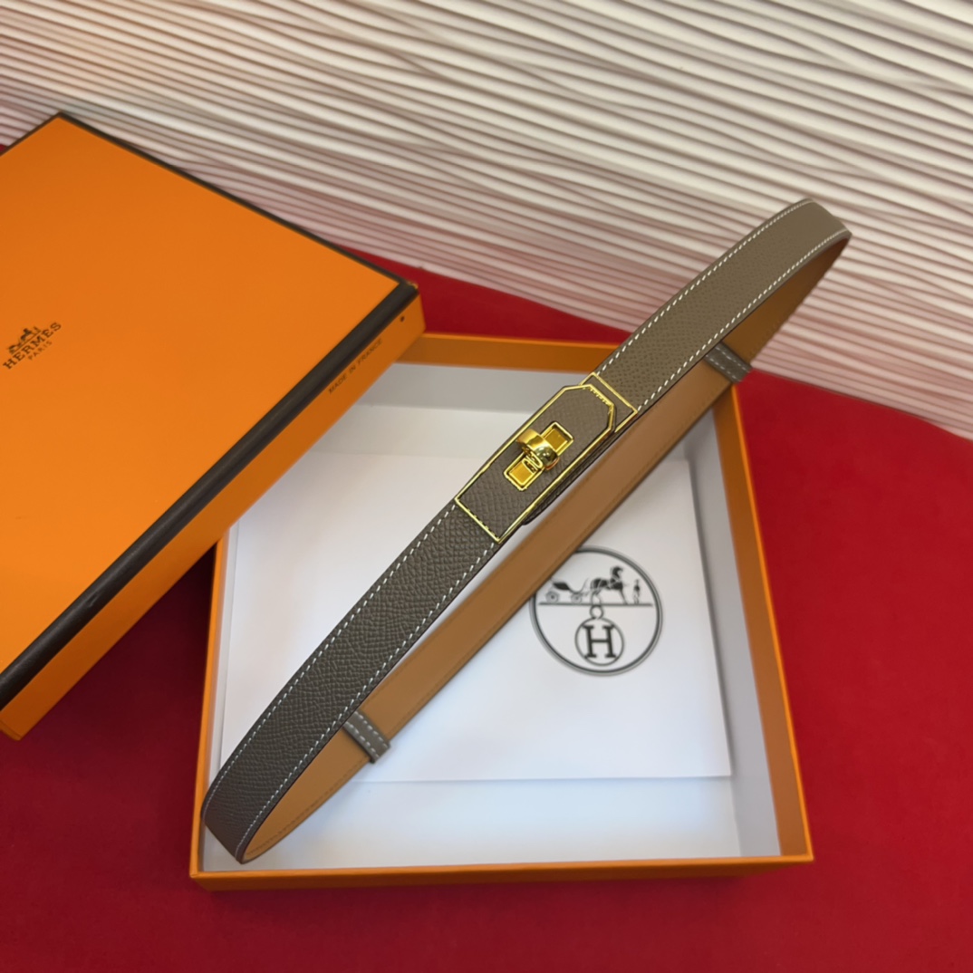 H家新款凯莉腰带Hunter牛皮腰带，搭配镀钯kelly皮带扣，借助巧妙的可调节设计，可以将腰带系于腰间