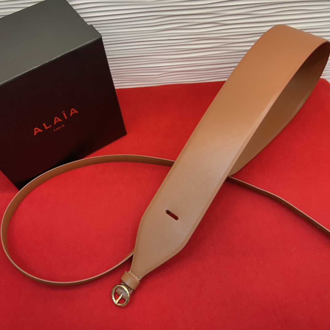 Alaia 阿来莱 腰封、品牌标志性的双层工艺，Alaia是一个以高级时装为魂的巴黎时装品牌。码数70欧