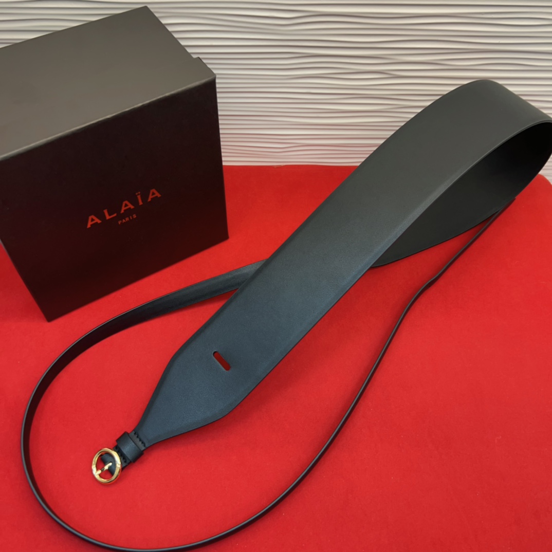 Alaia 阿来莱 腰封、品牌标志性的双层工艺，Alaia是一个以高级时装为魂的巴黎时装品牌。码数70欧