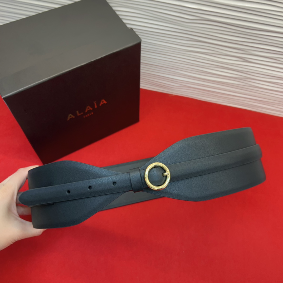 Alaia 阿来莱 腰封、品牌标志性的双层工艺，Alaia是一个以高级时装为魂的巴黎时装品牌。码数70欧