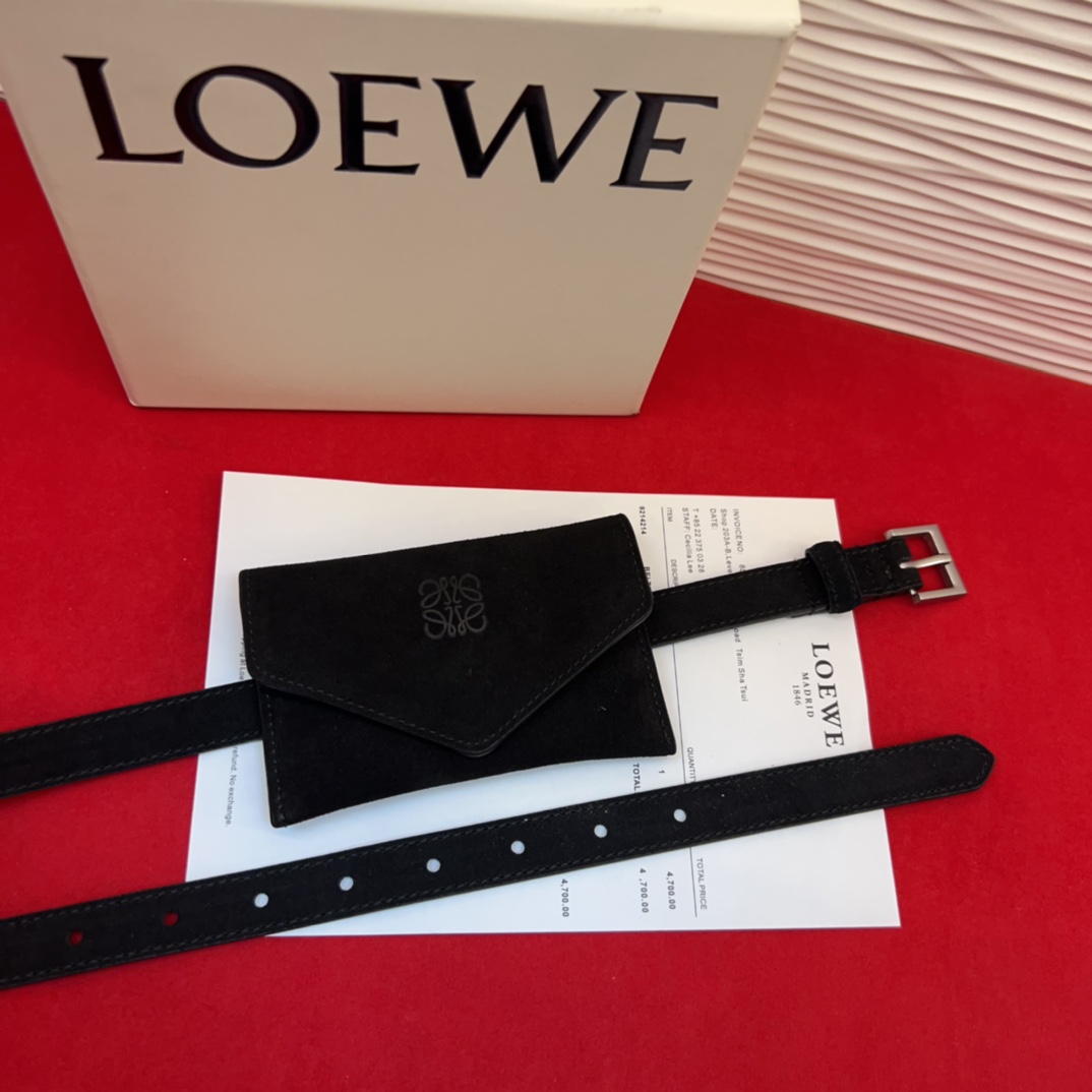 LOEWE鹿绒皮革窄款腰带 配有Anagram挂锁针扣 卓越的工艺 个性的造型 精美的材质 皮带宽:2.