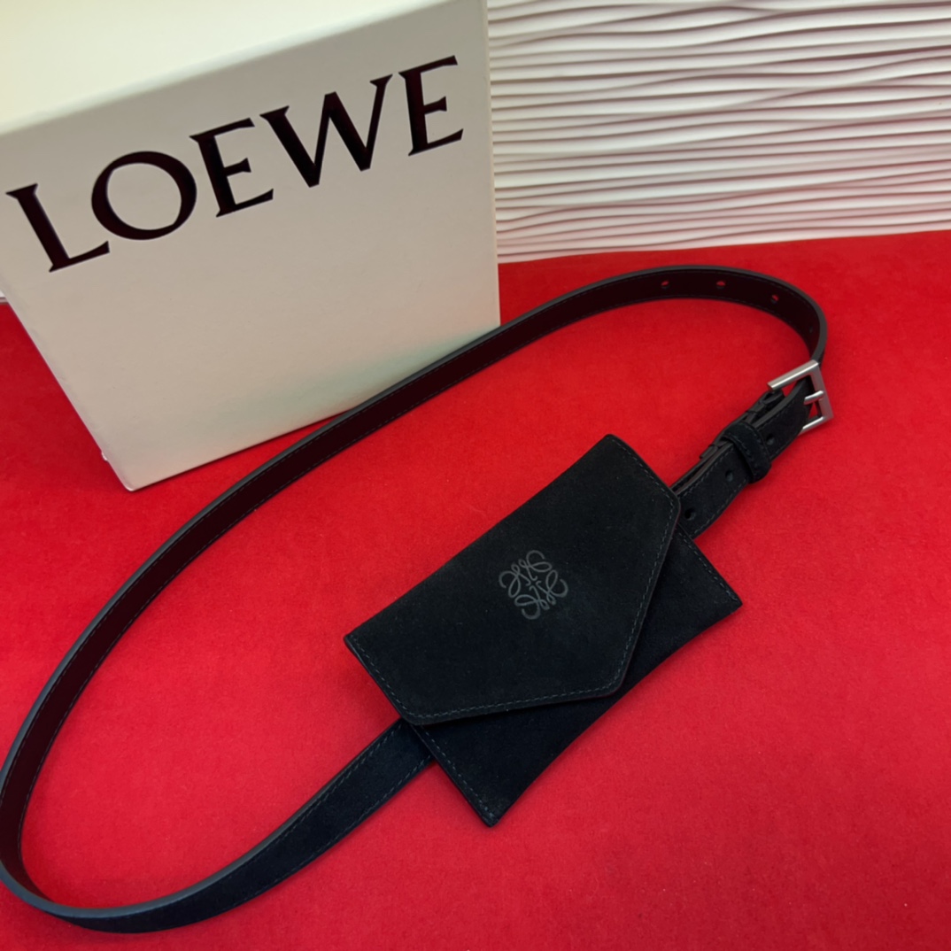LOEWE鹿绒皮革窄款腰带 配有Anagram挂锁针扣 卓越的工艺 个性的造型 精美的材质 皮带宽:2.