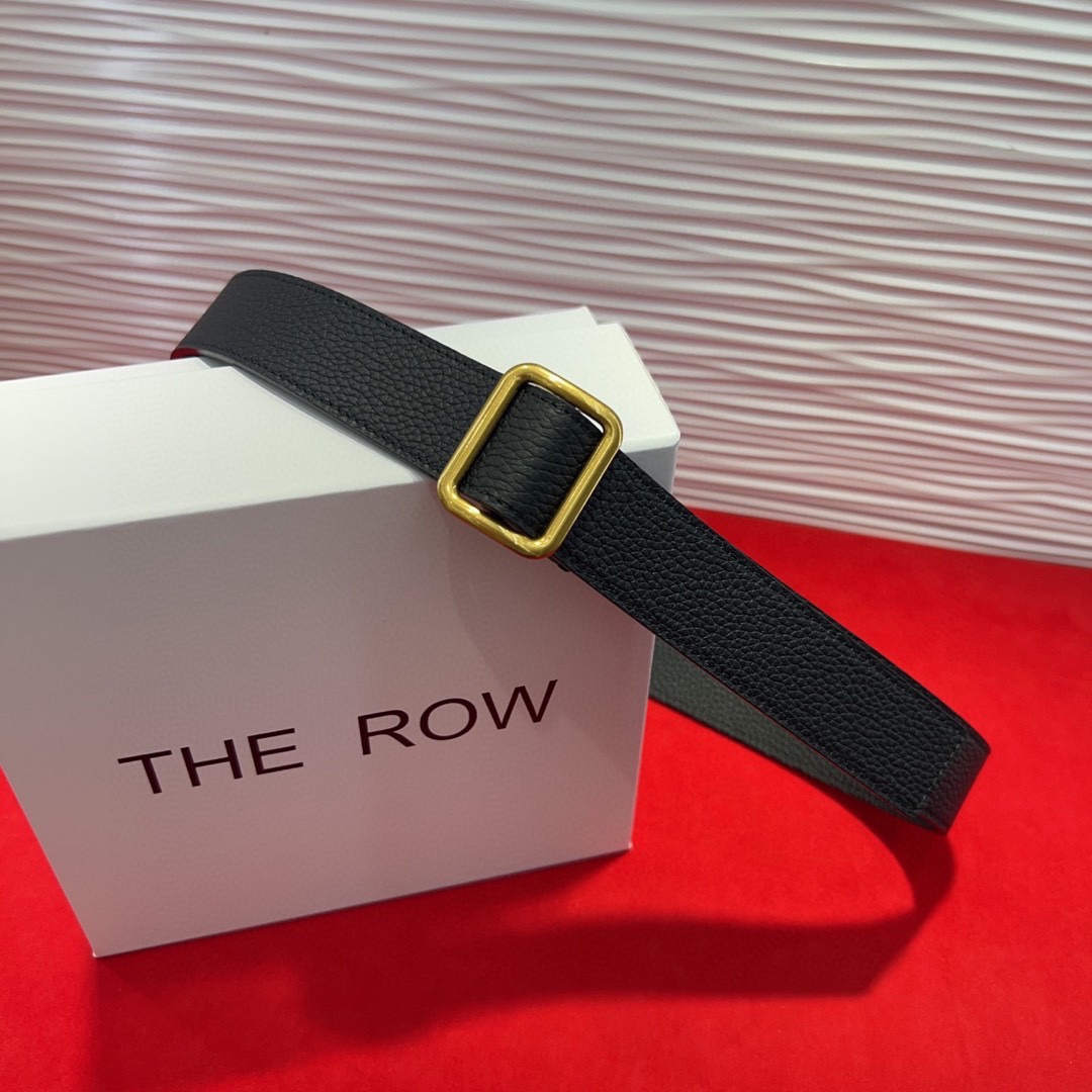 THE ROW该品牌的设计灵感源自他们对波西米亚风格以及精美奢华风的喜爱。在这个冬天，用一条腰带提升身形