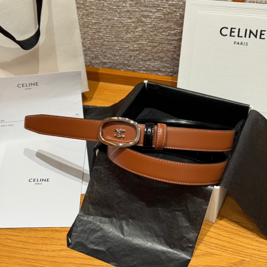 凯旋门家新款ALIX 中号25毫米双面腰带这款采用牛皮革，金属饰面，可拆卸椭圆形搭扣，双面腰带，TRIO