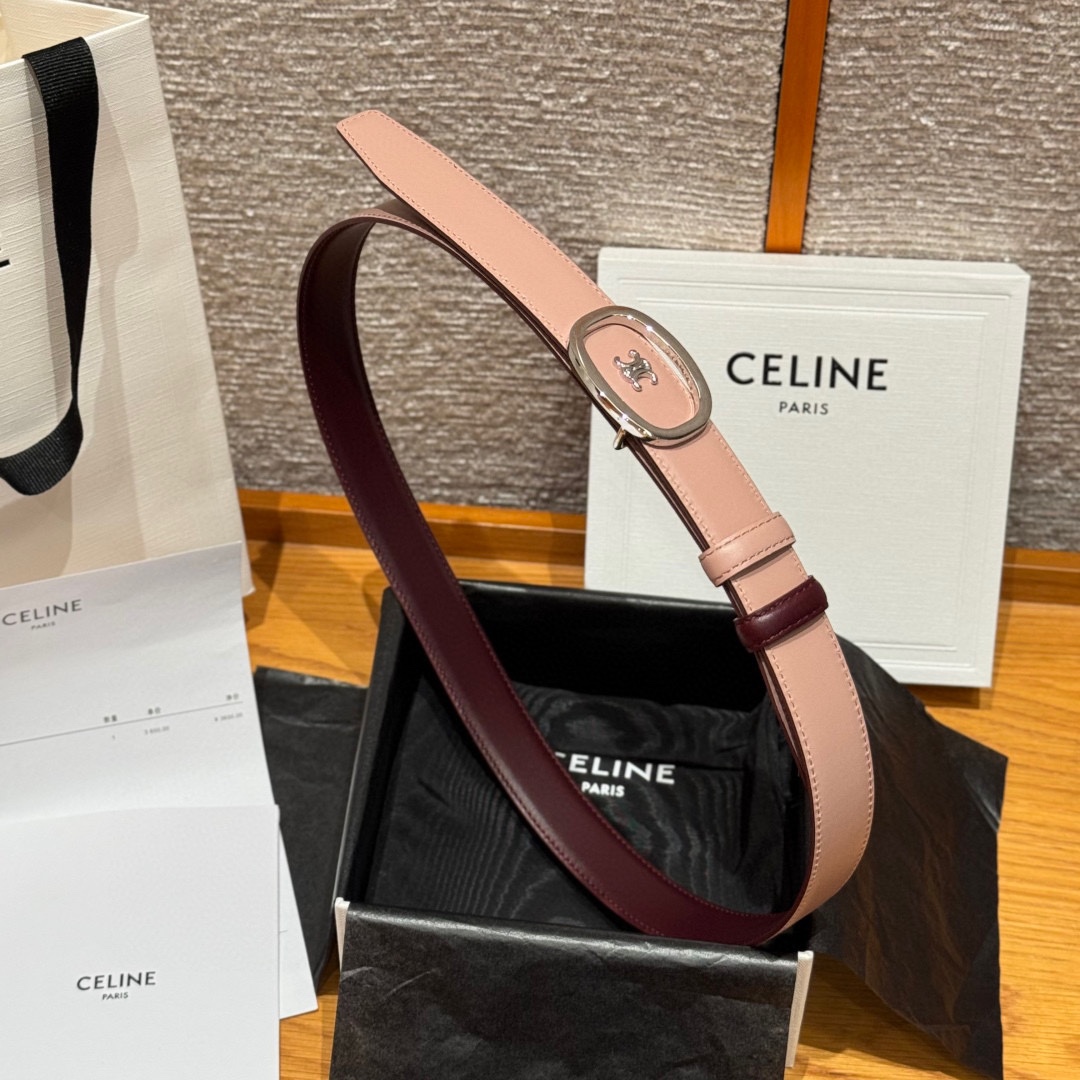 凯旋门家新款ALIX 中号25毫米双面腰带这款采用牛皮革，金属饰面，可拆卸椭圆形搭扣，双面腰带，TRIO