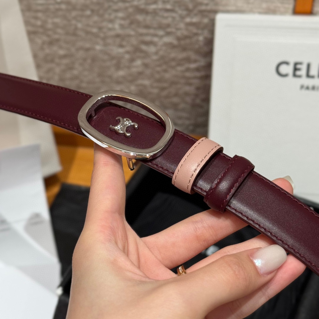 凯旋门家新款ALIX 中号25毫米双面腰带这款采用牛皮革，金属饰面，可拆卸椭圆形搭扣，双面腰带，TRIO