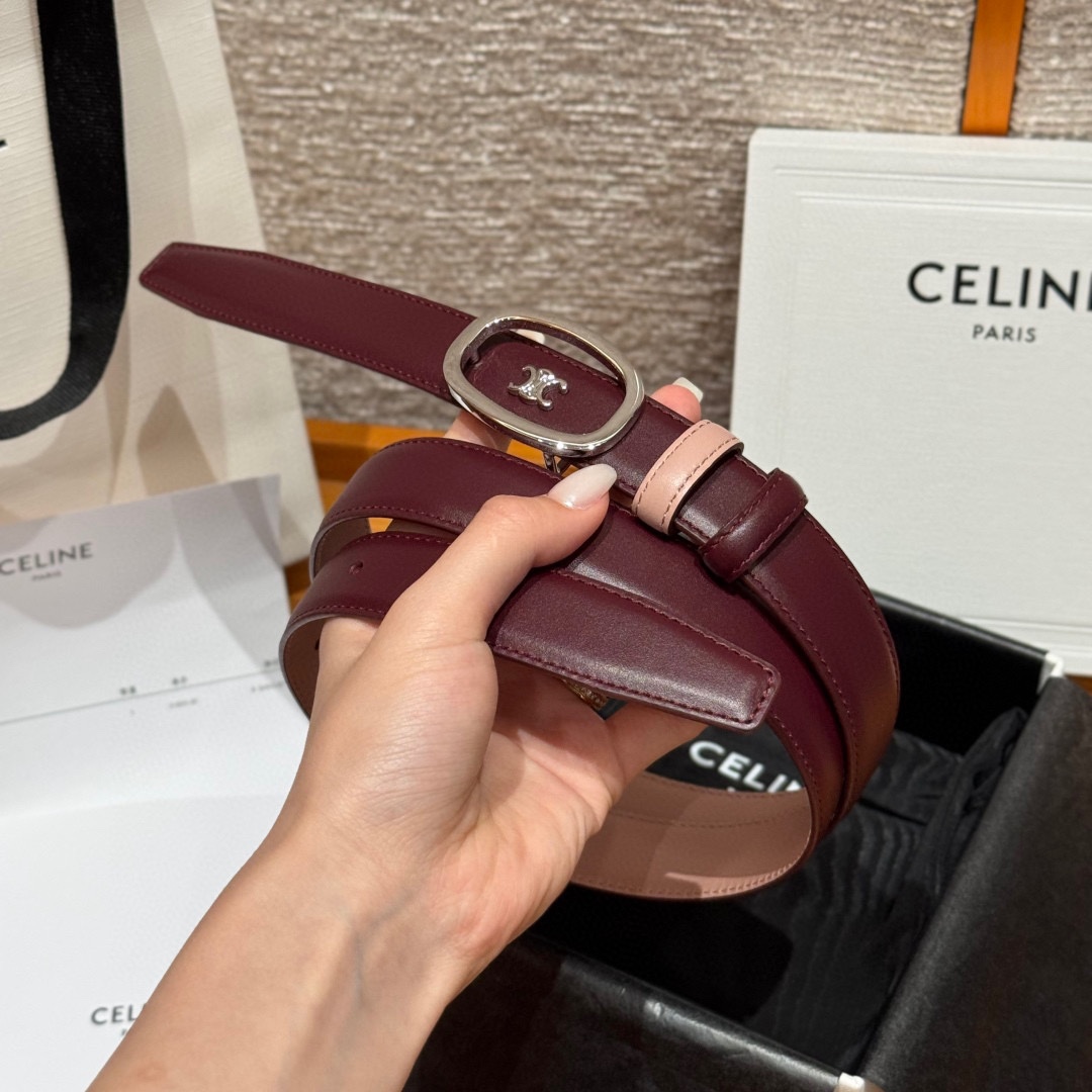 凯旋门家新款ALIX 中号25毫米双面腰带这款采用牛皮革，金属饰面，可拆卸椭圆形搭扣，双面腰带，TRIO
