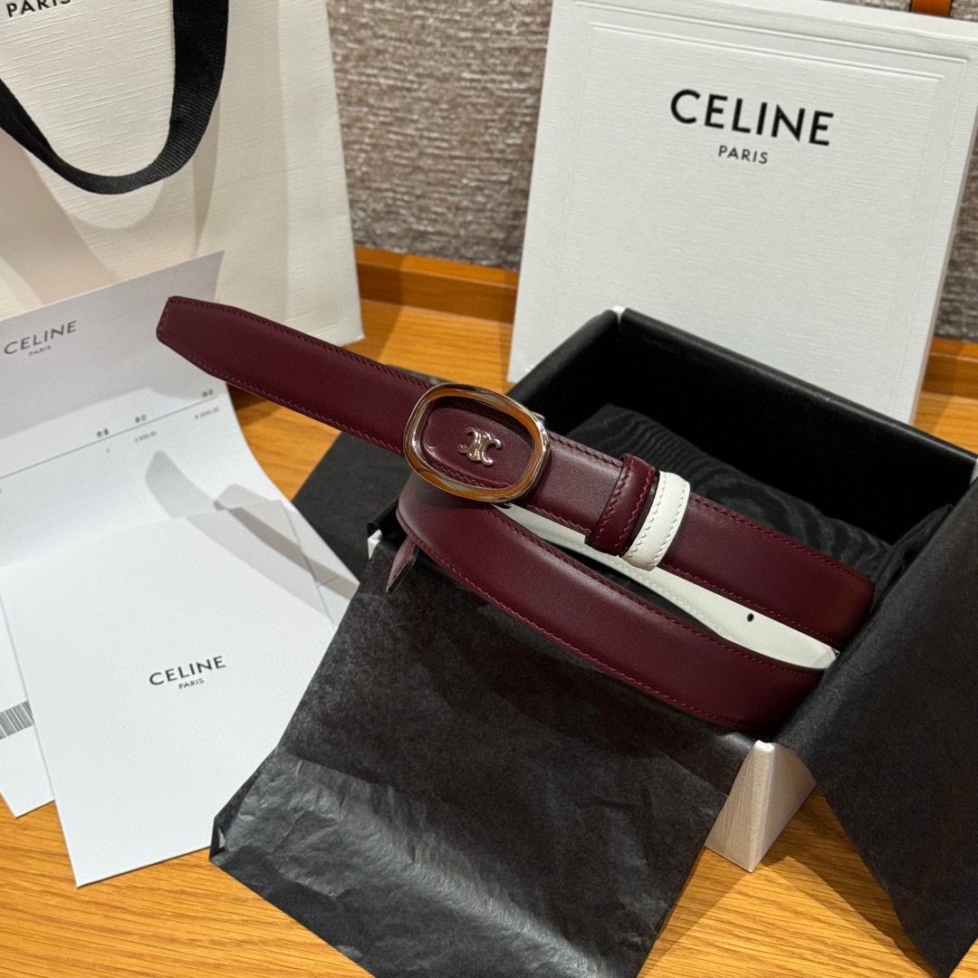 凯旋门家新款ALIX 中号25毫米双面腰带这款采用牛皮革，金属饰面，可拆卸椭圆形搭扣，双面腰带，TRIO