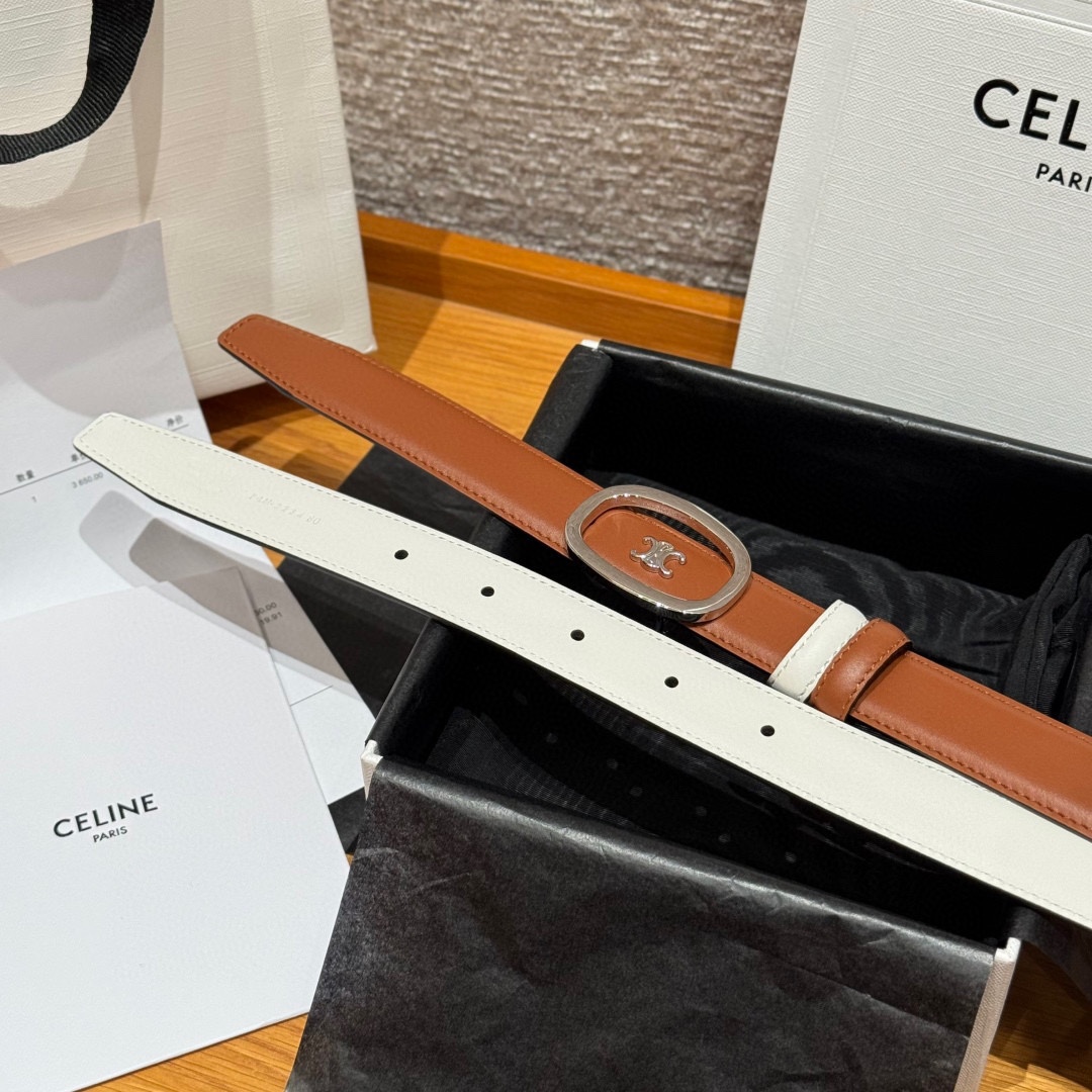 凯旋门家新款ALIX 中号25毫米双面腰带这款采用牛皮革，金属饰面，可拆卸椭圆形搭扣，双面腰带，TRIO
