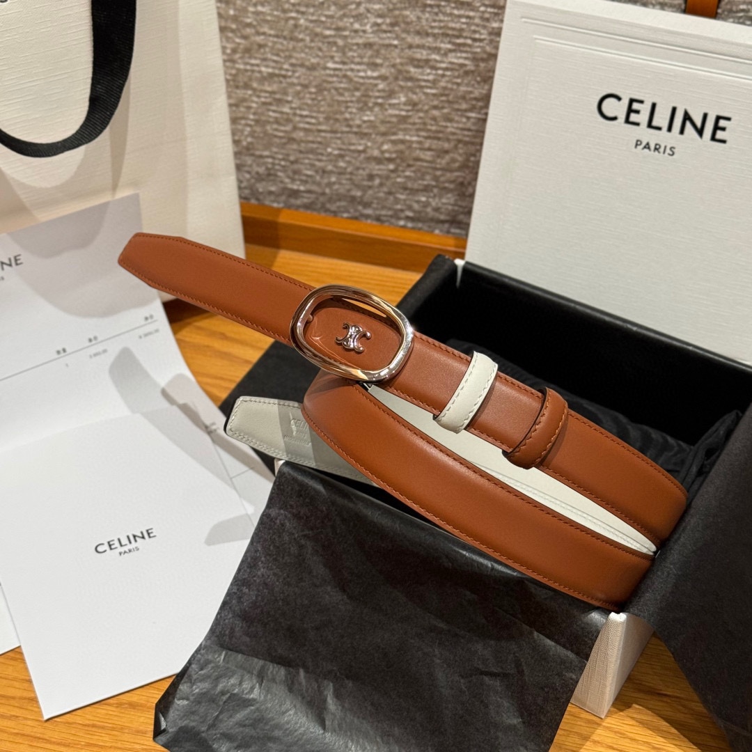 凯旋门家新款ALIX 中号25毫米双面腰带这款采用牛皮革，金属饰面，可拆卸椭圆形搭扣，双面腰带，TRIO