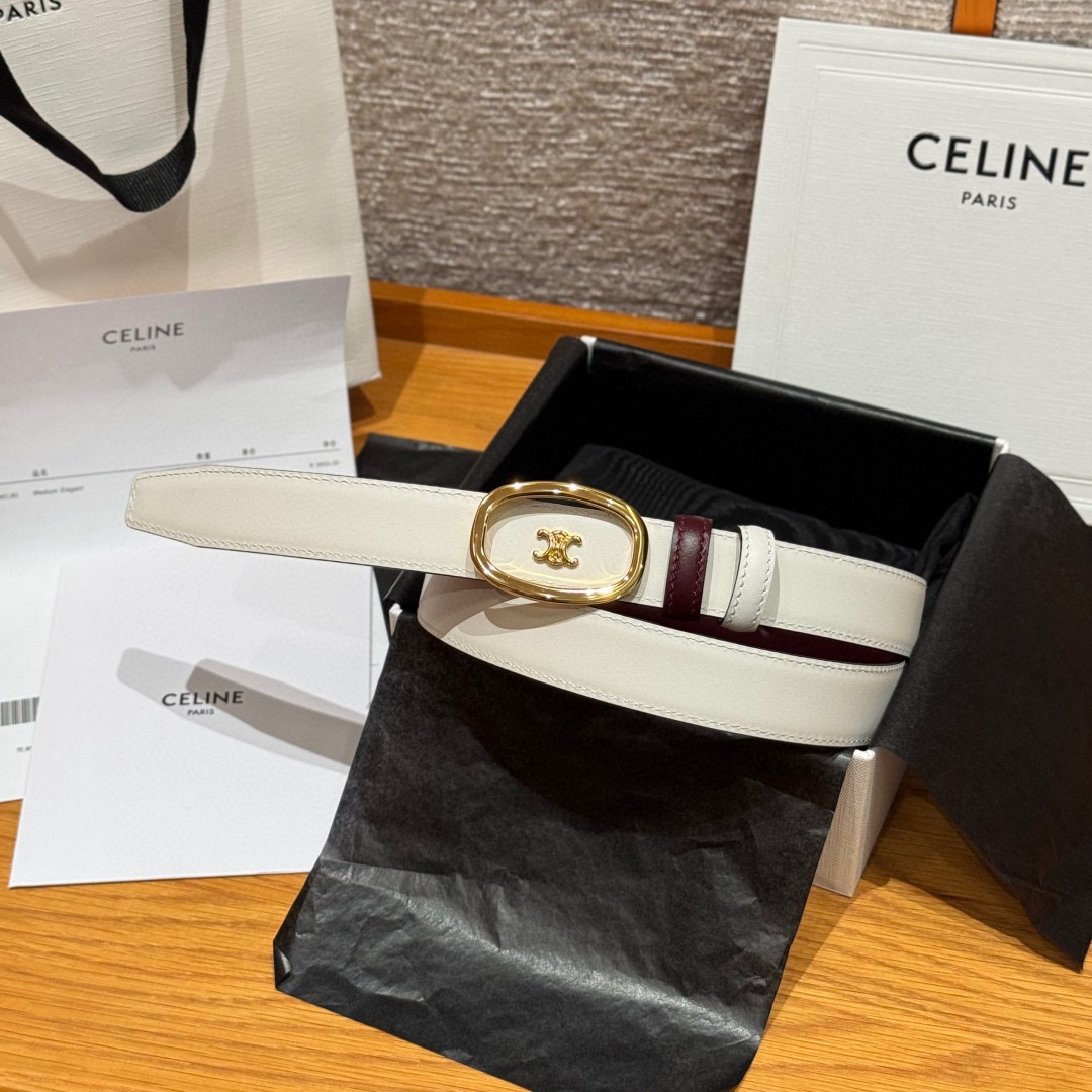凯旋门家新款ALIX 中号25毫米双面腰带这款采用牛皮革，金属饰面，可拆卸椭圆形搭扣，双面腰带，TRIO