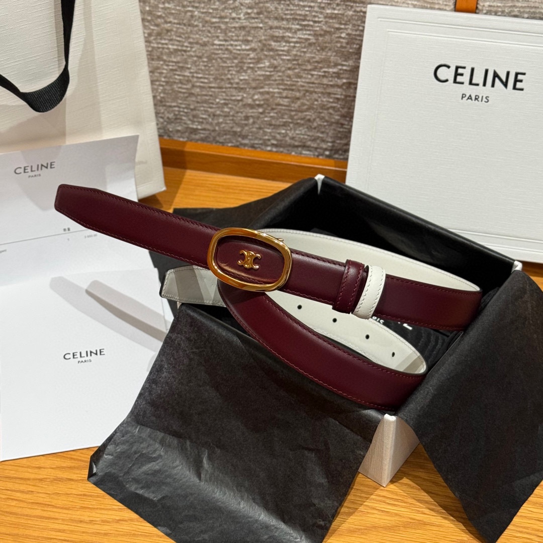 凯旋门家新款ALIX 中号25毫米双面腰带这款采用牛皮革，金属饰面，可拆卸椭圆形搭扣，双面腰带，TRIO
