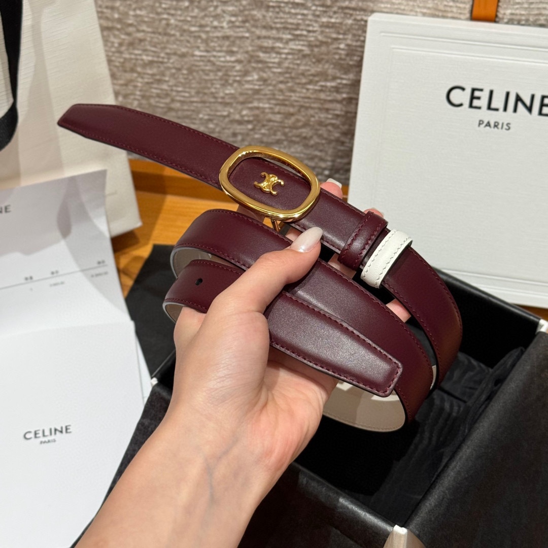 凯旋门家新款ALIX 中号25毫米双面腰带这款采用牛皮革，金属饰面，可拆卸椭圆形搭扣，双面腰带，TRIO