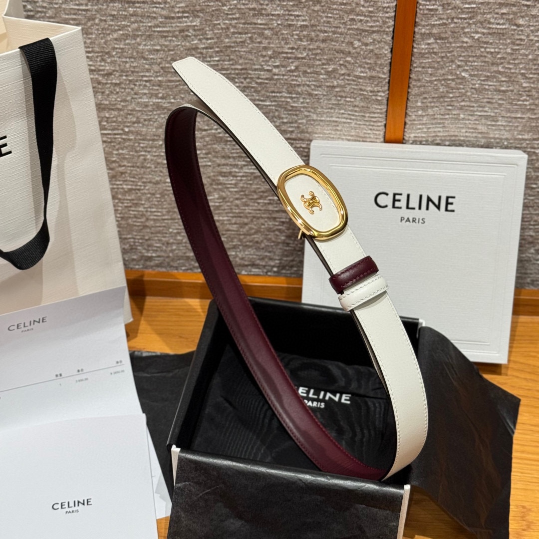 凯旋门家新款ALIX 中号25毫米双面腰带这款采用牛皮革，金属饰面，可拆卸椭圆形搭扣，双面腰带，TRIO