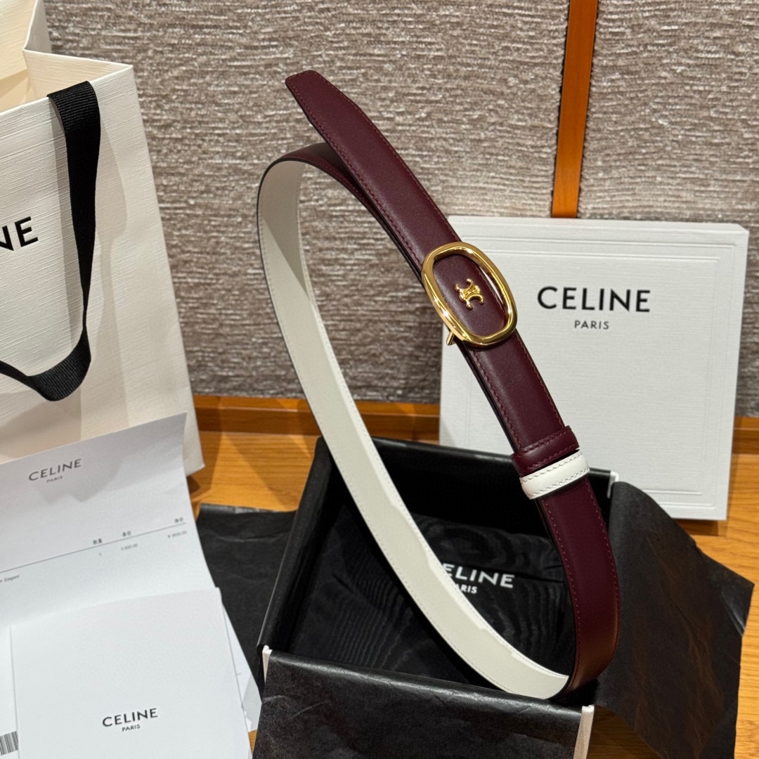 凯旋门家新款ALIX 中号25毫米双面腰带这款采用牛皮革，金属饰面，可拆卸椭圆形搭扣，双面腰带，TRIO