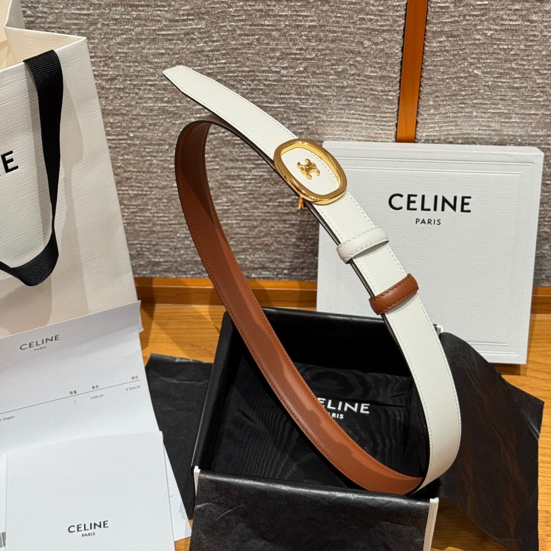 凯旋门家新款ALIX 中号25毫米双面腰带这款采用牛皮革，金属饰面，可拆卸椭圆形搭扣，双面腰带，TRIO