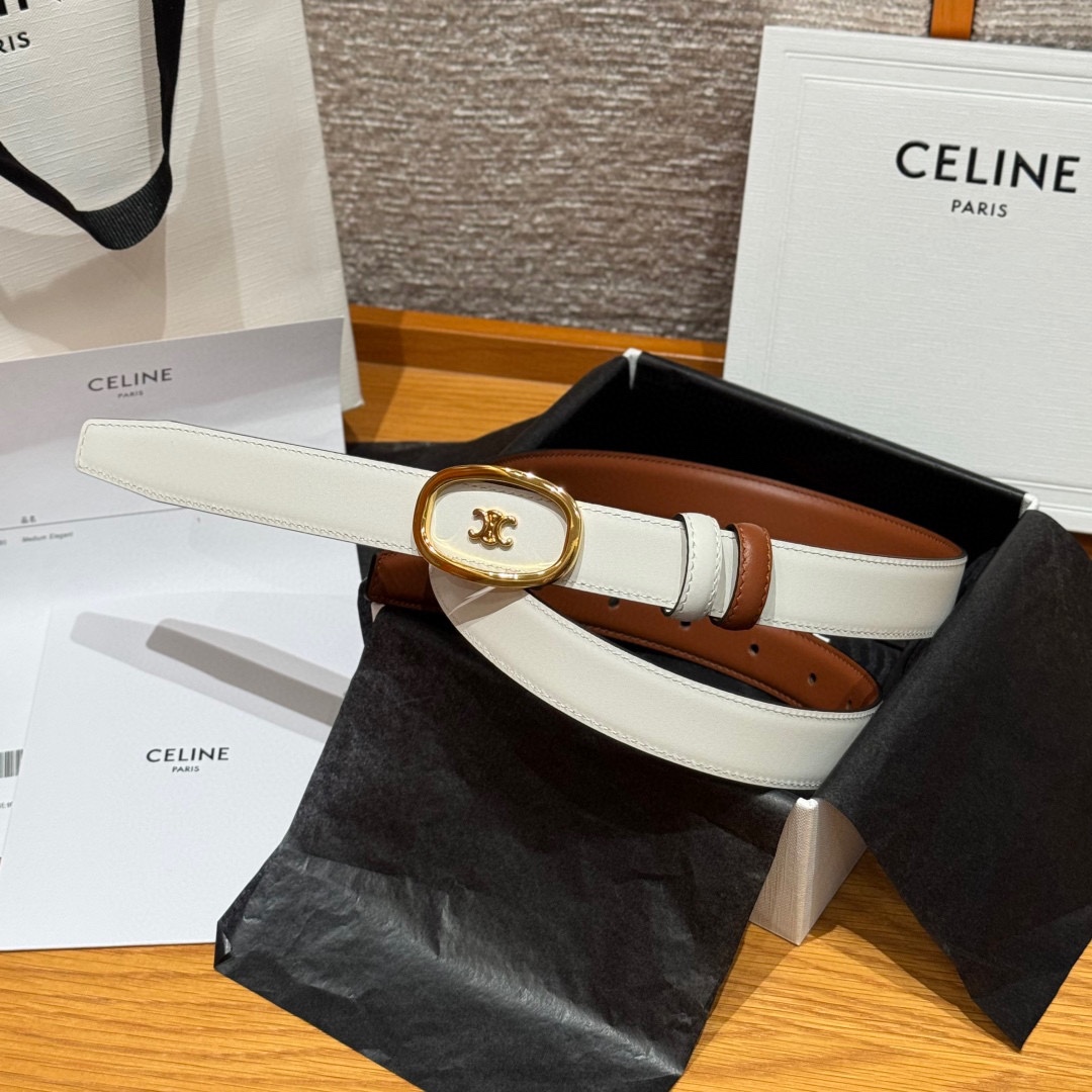 凯旋门家新款ALIX 中号25毫米双面腰带这款采用牛皮革，金属饰面，可拆卸椭圆形搭扣，双面腰带，TRIO