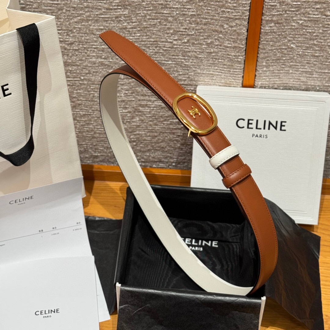 凯旋门家新款ALIX 中号25毫米双面腰带这款采用牛皮革，金属饰面，可拆卸椭圆形搭扣，双面腰带，TRIO