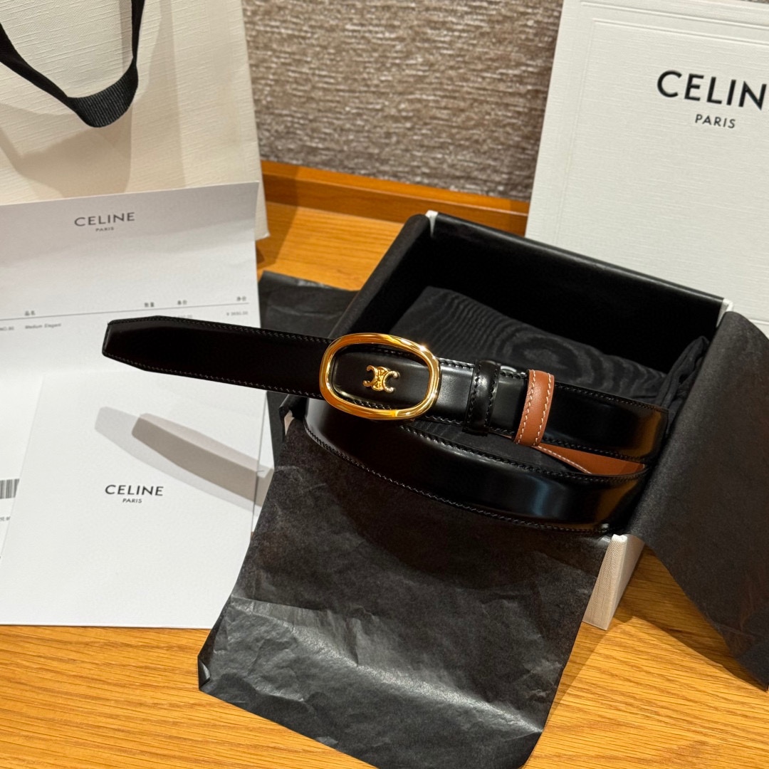 凯旋门家新款ALIX 中号25毫米双面腰带这款采用牛皮革，金属饰面，可拆卸椭圆形搭扣，双面腰带，TRIO