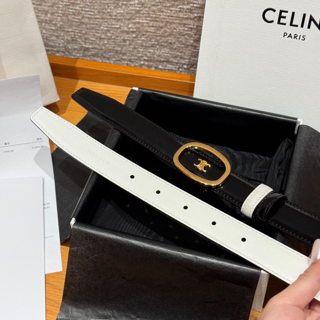 凯旋门家新款ALIX 中号25毫米双面腰带这款采用牛皮革，金属饰面，可拆卸椭圆形搭扣，双面腰带，TRIO