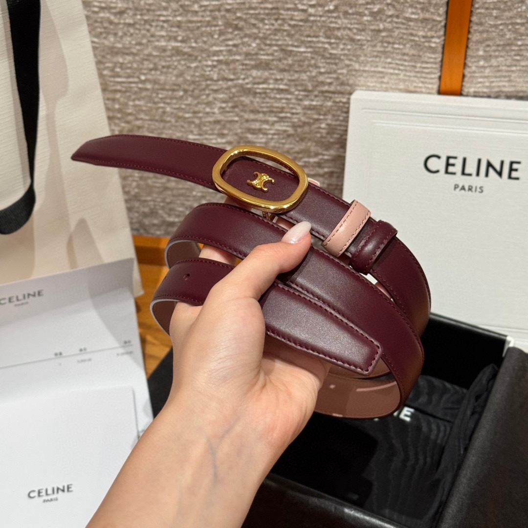 凯旋门家新款ALIX 中号25毫米双面腰带这款采用牛皮革，金属饰面，可拆卸椭圆形搭扣，双面腰带，TRIO