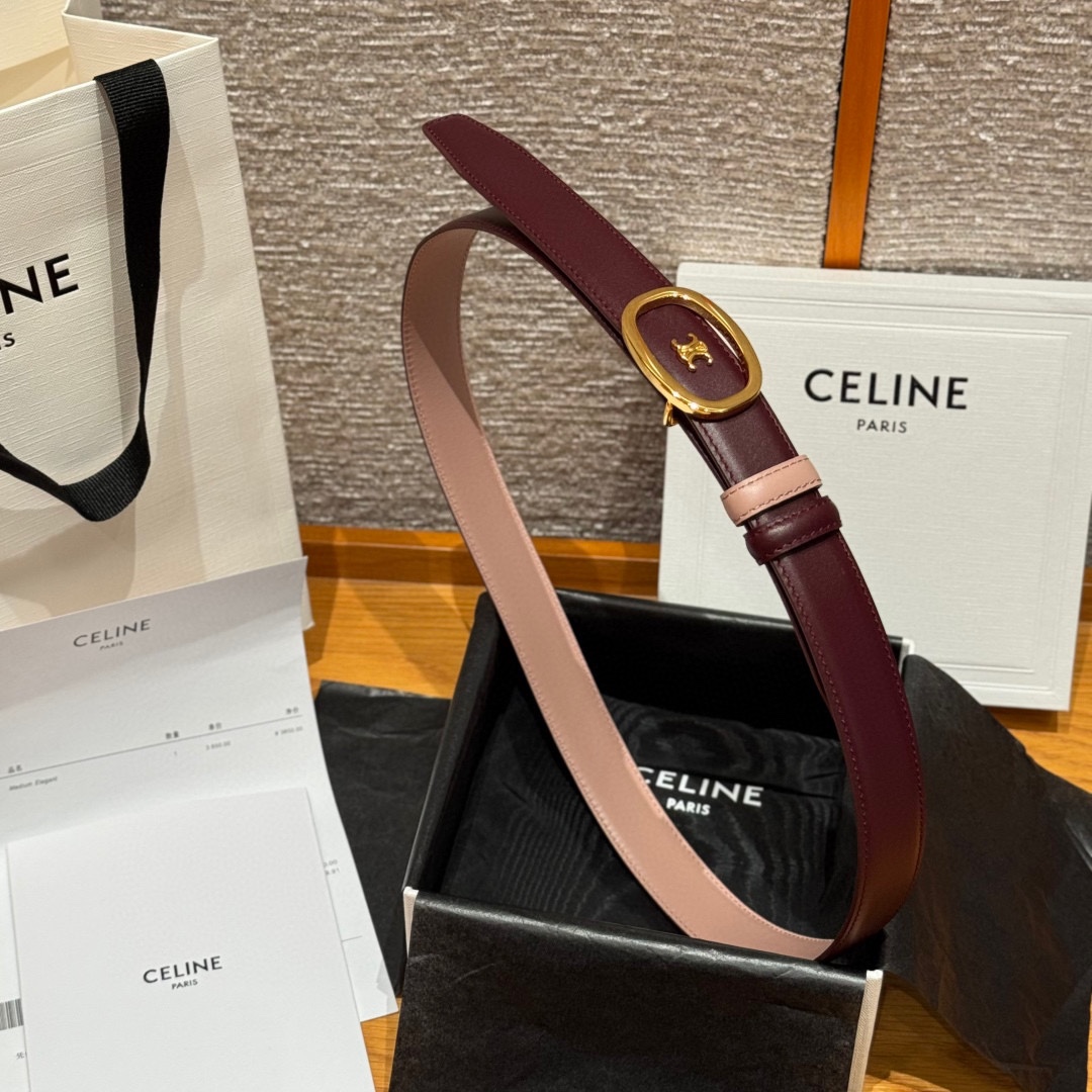 凯旋门家新款ALIX 中号25毫米双面腰带这款采用牛皮革，金属饰面，可拆卸椭圆形搭扣，双面腰带，TRIO