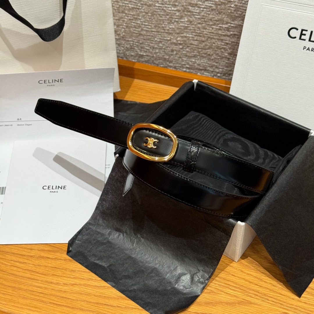 凯旋门家新款ALIX 中号25毫米双面腰带这款采用牛皮革，金属饰面，可拆卸椭圆形搭扣，双面腰带，TRIO