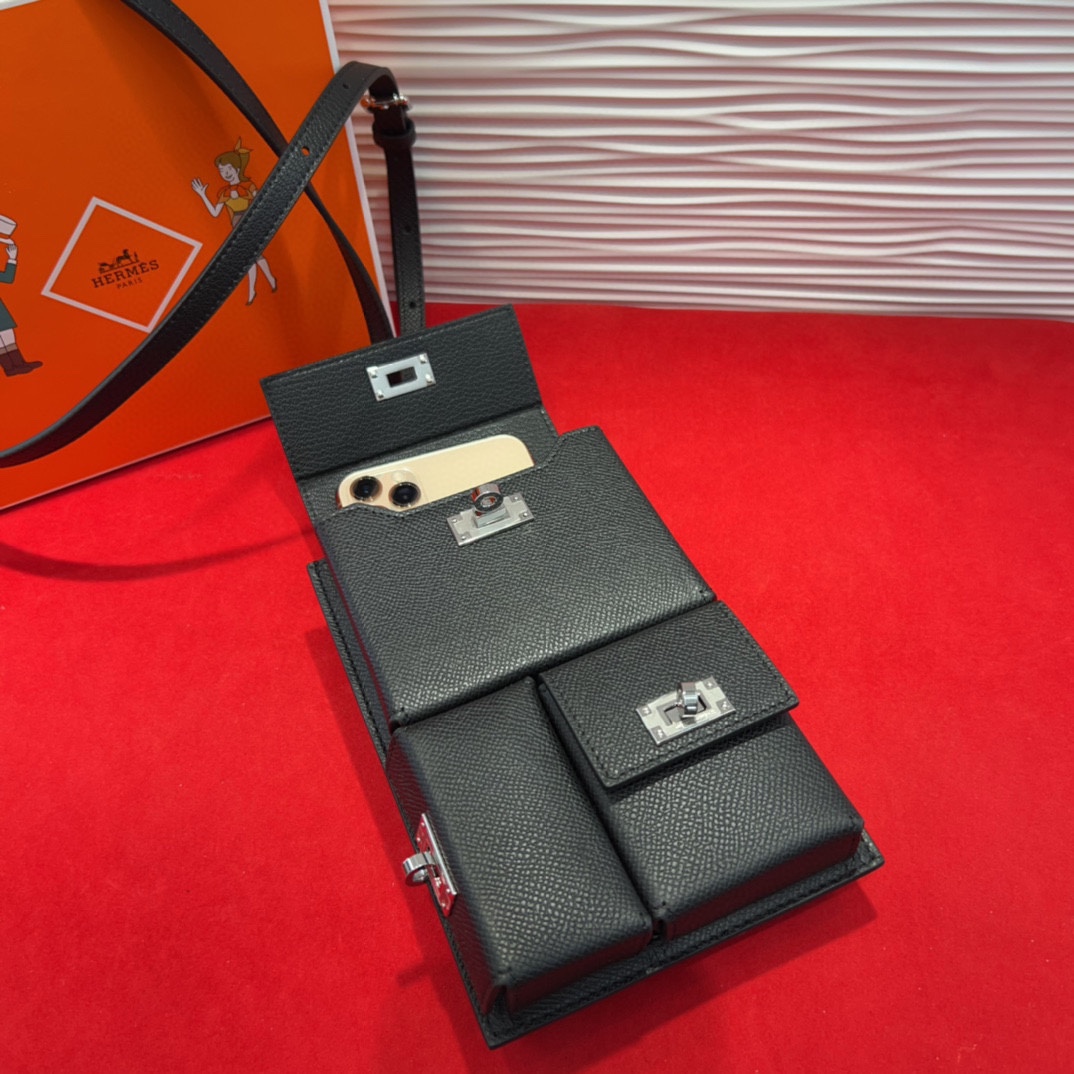 新款kelly三个可拆分隔层设计，横着背和竖着背都行，搭配H经典旋转扣设计，时尚又实用。三合一经典款。包