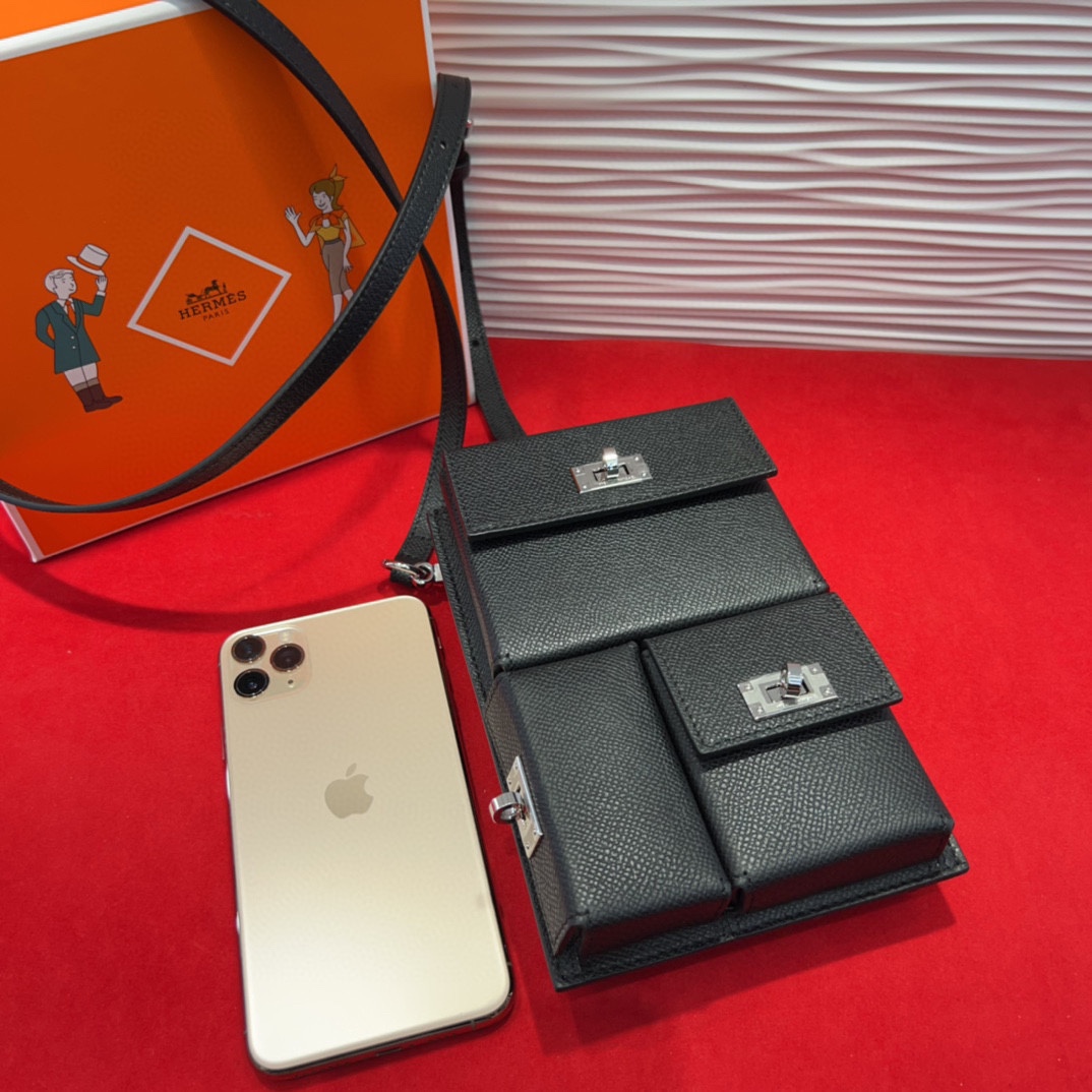 新款kelly三个可拆分隔层设计，横着背和竖着背都行，搭配H经典旋转扣设计，时尚又实用。三合一经典款。包