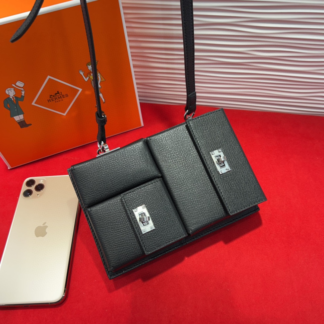 新款kelly三个可拆分隔层设计，横着背和竖着背都行，搭配H经典旋转扣设计，时尚又实用。三合一经典款。包