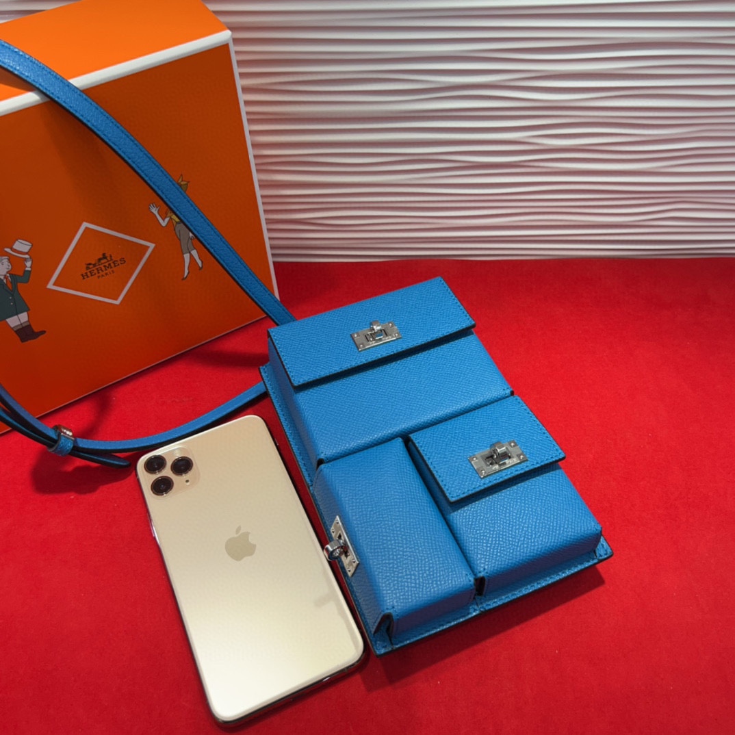 新款kelly三个可拆分隔层设计，横着背和竖着背都行，搭配H经典旋转扣设计，时尚又实用。三合一经典款。包