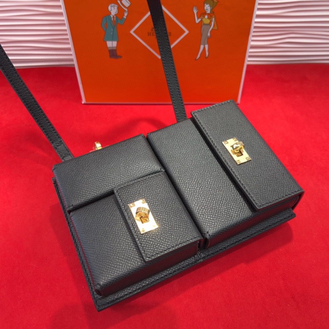 新款kelly三个可拆分隔层设计，横着背和竖着背都行，搭配H经典旋转扣设计，时尚又实用。三合一经典款。包