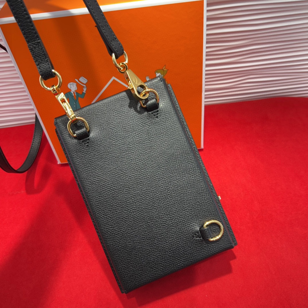 新款kelly三个可拆分隔层设计，横着背和竖着背都行，搭配H经典旋转扣设计，时尚又实用。三合一经典款。包