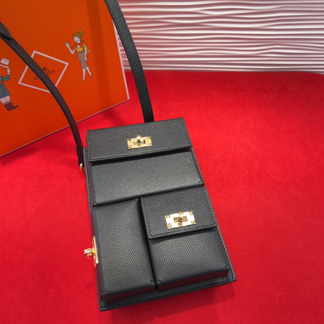 新款kelly三个可拆分隔层设计，横着背和竖着背都行，搭配H经典旋转扣设计，时尚又实用。三合一经典款。包