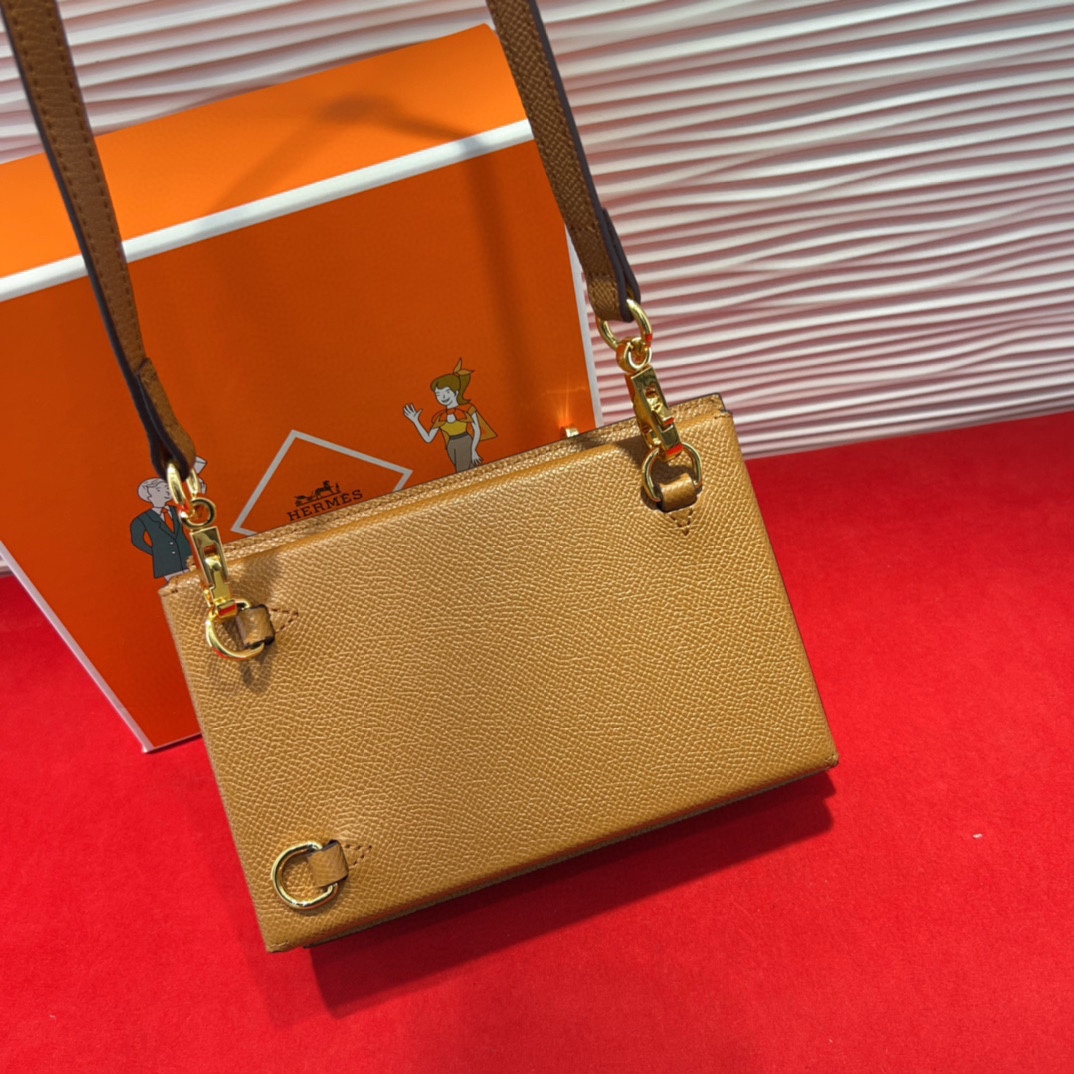 新款kelly三个可拆分隔层设计，横着背和竖着背都行，搭配H经典旋转扣设计，时尚又实用。三合一经典款。包