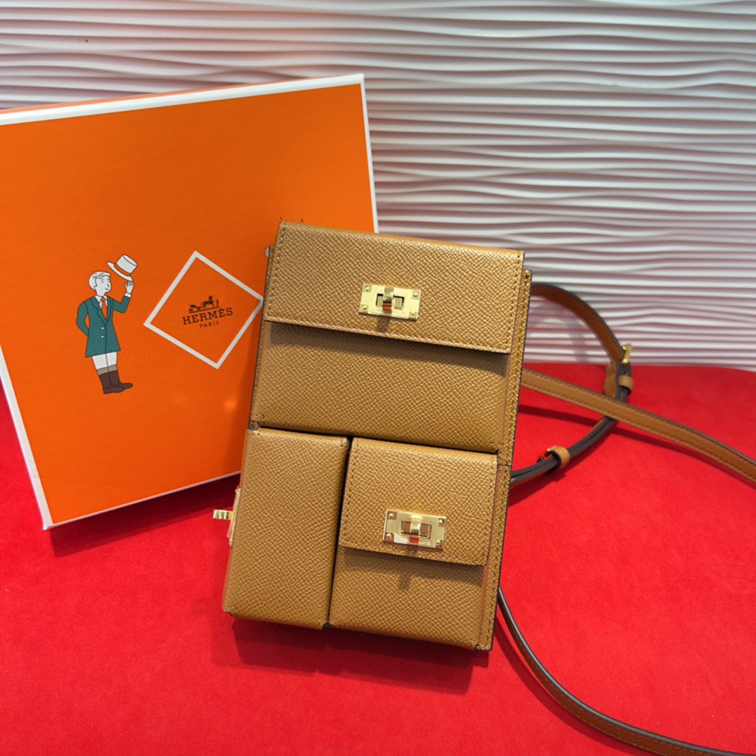 新款kelly三个可拆分隔层设计，横着背和竖着背都行，搭配H经典旋转扣设计，时尚又实用。三合一经典款。包