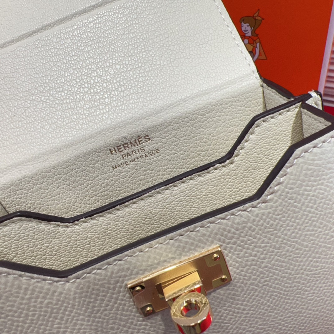 新款kelly三个可拆分隔层设计，横着背和竖着背都行，搭配H经典旋转扣设计，时尚又实用。三合一经典款。包