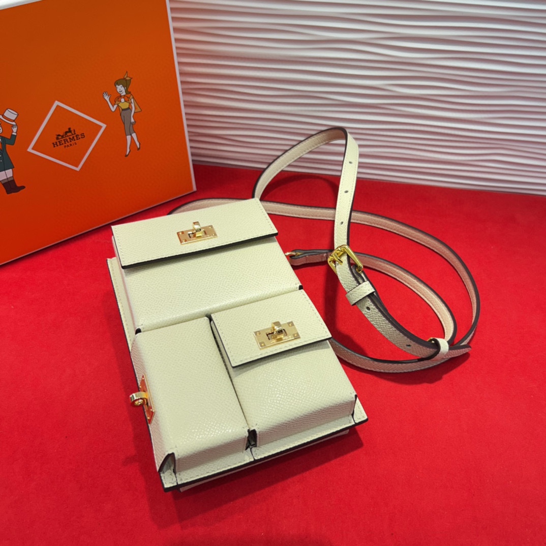 新款kelly三个可拆分隔层设计，横着背和竖着背都行，搭配H经典旋转扣设计，时尚又实用。三合一经典款。包