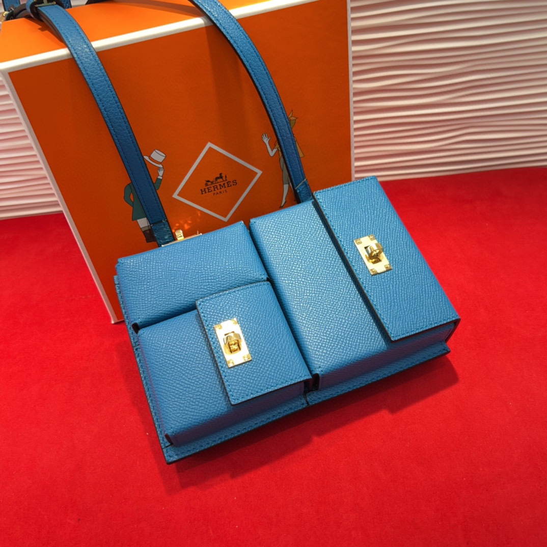 新款kelly三个可拆分隔层设计，横着背和竖着背都行，搭配H经典旋转扣设计，时尚又实用。三合一经典款。包