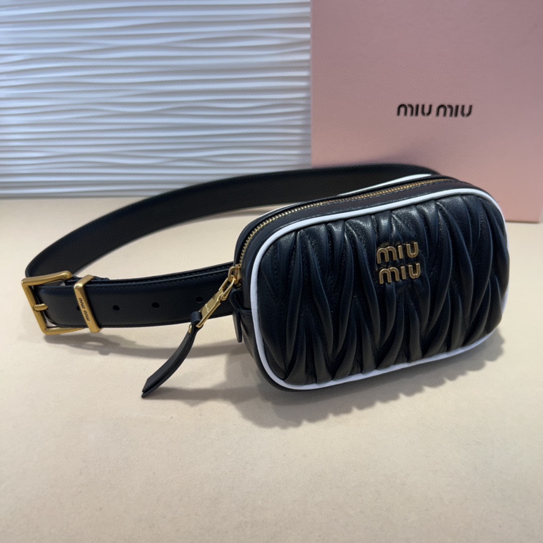 miumiu 这款皮革腰带是提升别致造型品味的理想之选 皮带3 0Cm