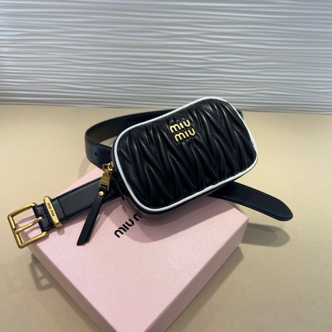 miumiu 这款皮革腰带是提升别致造型品味的理想之选 皮带3 0Cm