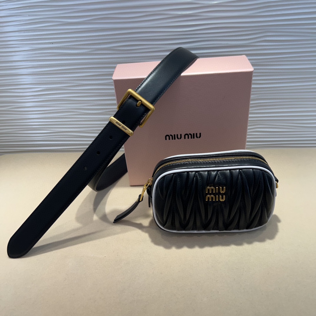 miumiu 这款皮革腰带是提升别致造型品味的理想之选 皮带3 0Cm