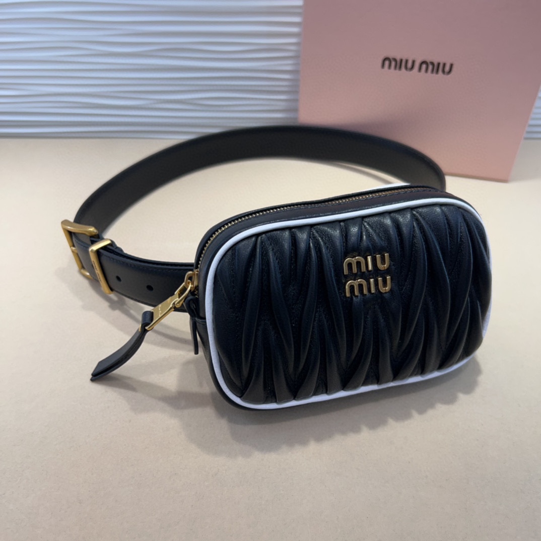 miumiu 这款皮革腰带是提升别致造型品味的理想之选 皮带3 0Cm
