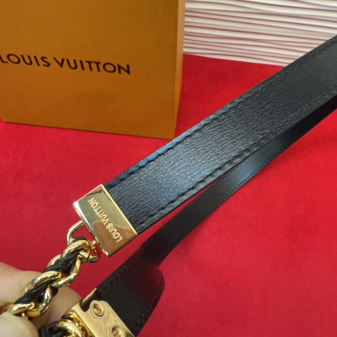 超好看的驴家女士细款腰链✨一半是链条让你感觉像腰链一样的使用感一半是皮带让你爱不释手 随意切换可以当皮带