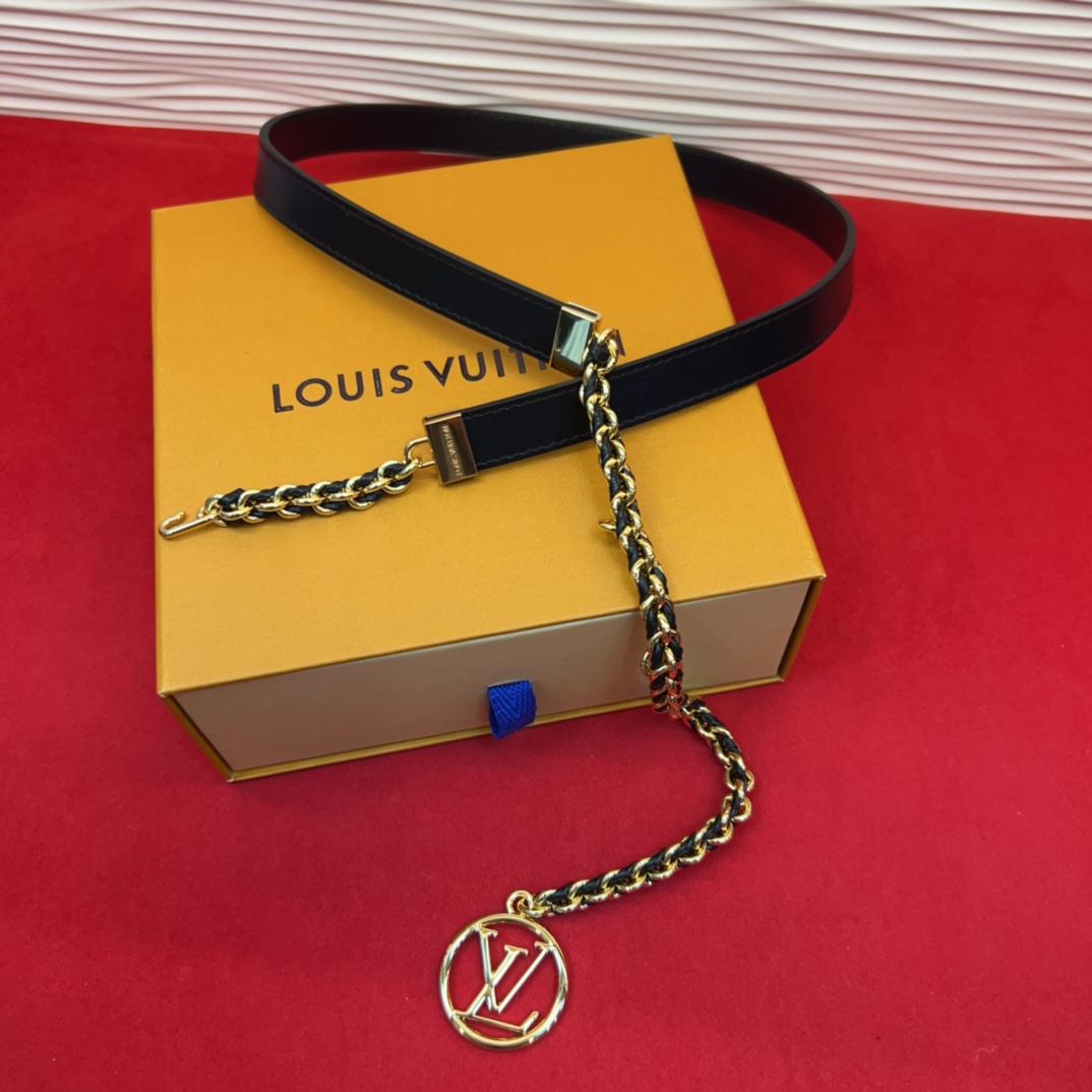 超好看的驴家女士细款腰链✨一半是链条让你感觉像腰链一样的使用感一半是皮带让你爱不释手 随意切换可以当皮带