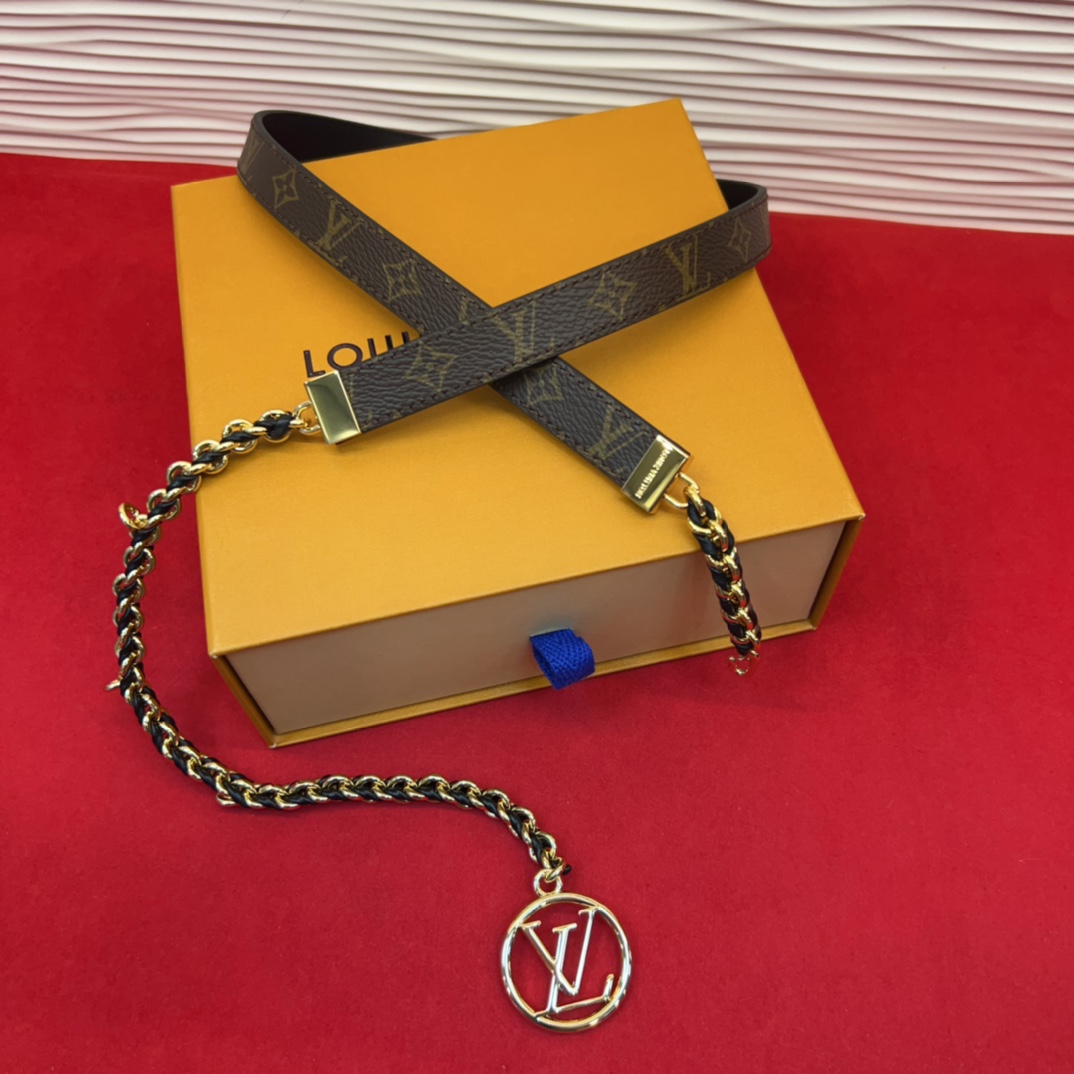 超好看的驴家女士细款腰链✨一半是链条让你感觉像腰链一样的使用感一半是皮带让你爱不释手 随意切换可以当皮带