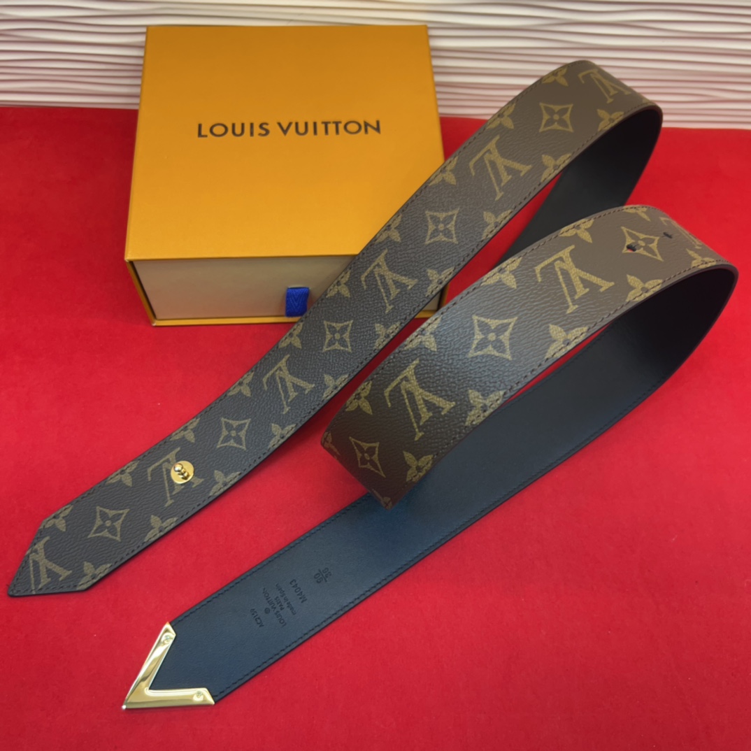 超好看的驴家女士腰封使用感一半是皮带让你爱不释手 随意切换可以当皮带也可以当腰链也可以绑在大衣外面 也是