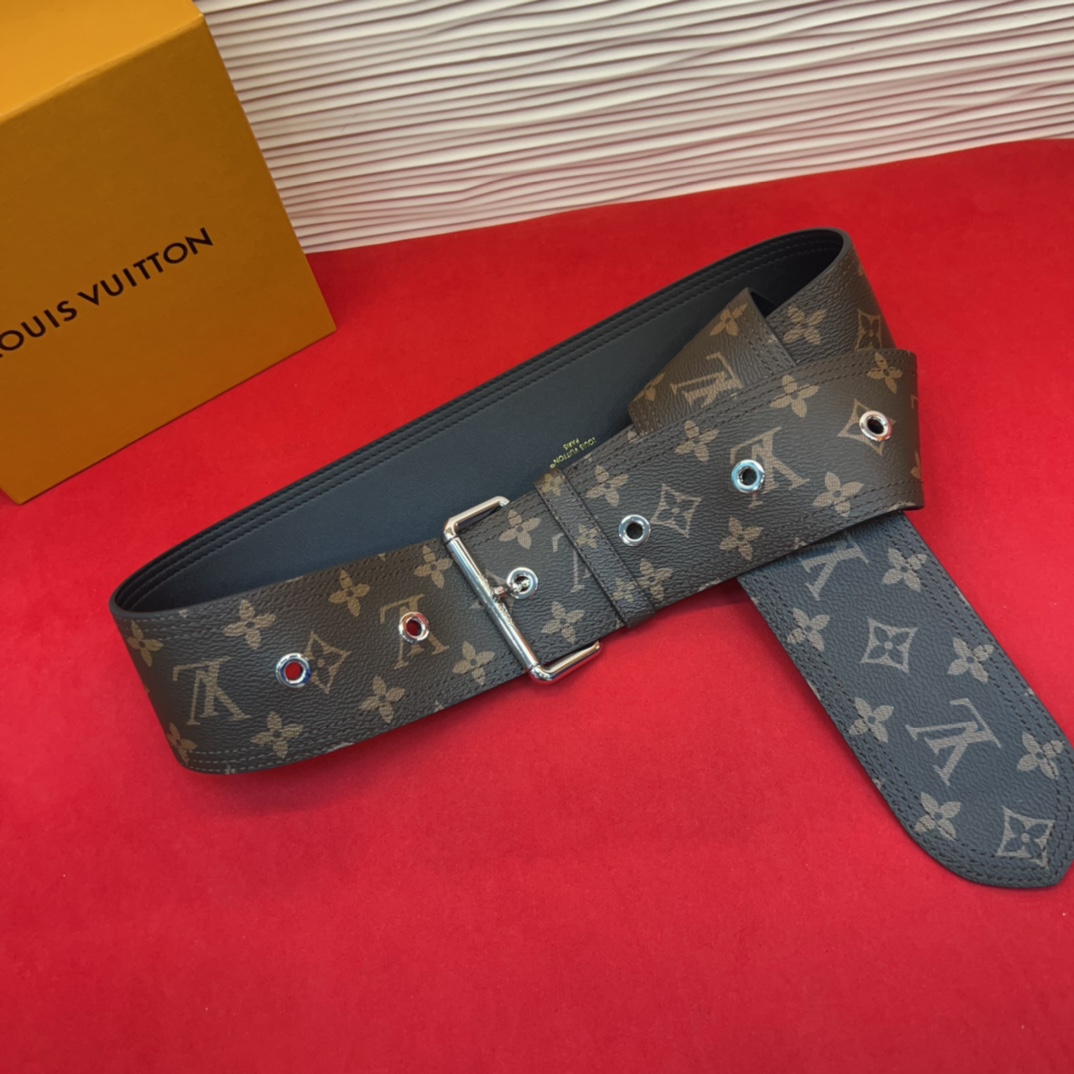 超好看的驴家女士腰封✨使用感一半是皮带让你爱不释手 随意切换可以当皮带也可以当腰链也可以绑在大衣外面 也