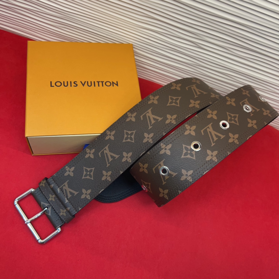 超好看的驴家女士腰封✨使用感一半是皮带让你爱不释手 随意切换可以当皮带也可以当腰链也可以绑在大衣外面 也