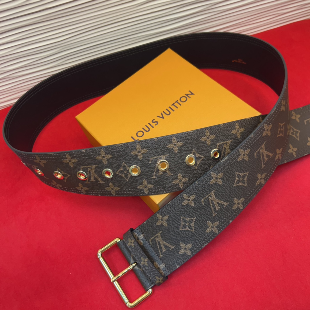 超好看的驴家女士腰封✨使用感一半是皮带让你爱不释手 随意切换可以当皮带也可以当腰链也可以绑在大衣外面 也